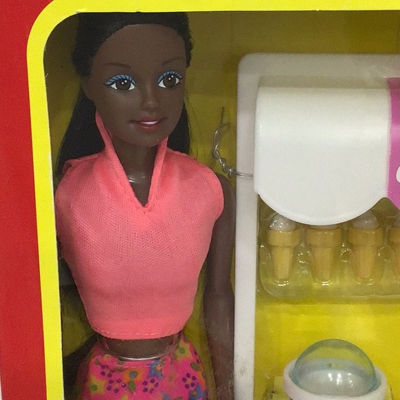 Vintage Doll Lisa’s Kiosk Shop Playset - Picture 4 of 6